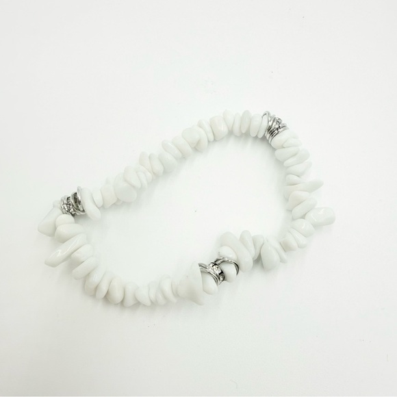 Kinsley Armelle Elegant White Quartz Beaded Bracelet - Picture 4 of 5